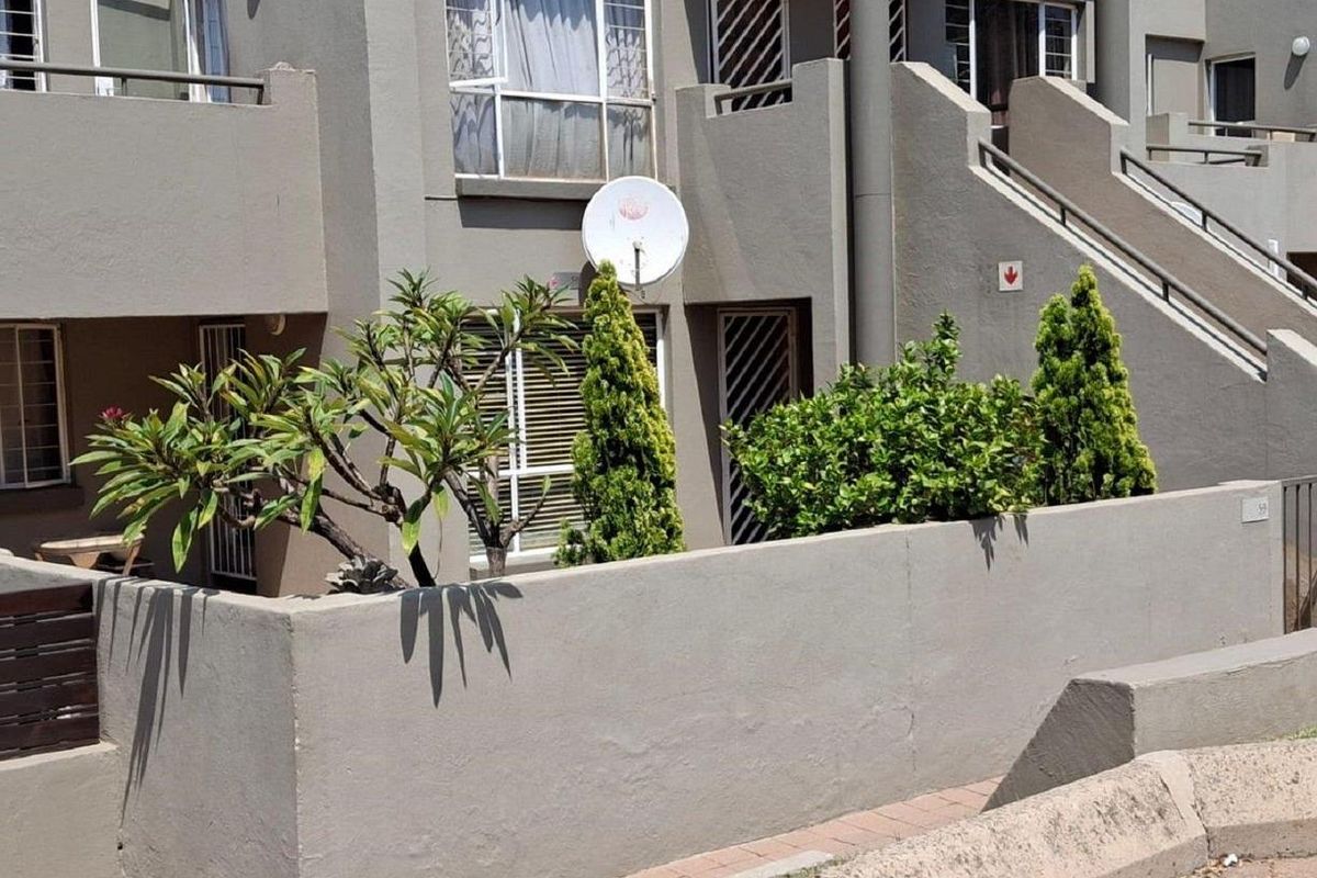 Secure 2-bedroom apartment in Halfway Gardens with garden - Photo 5