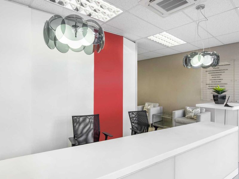 Private office space for 3 persons in Regus Southdowns Ridge Office Park. - Photo 5