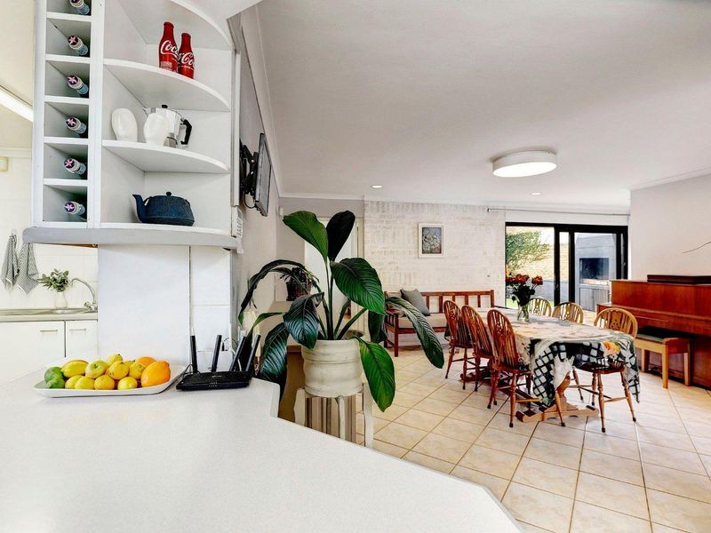 Secure and spacious with a difference - Photo 10