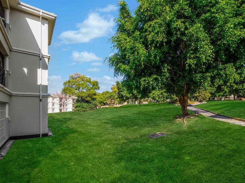 Light, Bright & Spacious 3-Bedroom 2 Baths Garden Apartment - Photo 6
