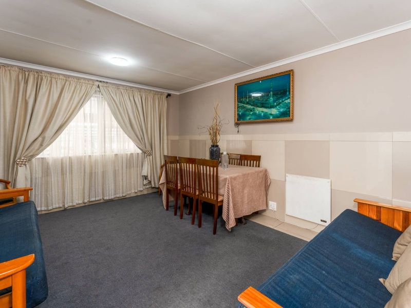 Neat 3-Bedroom Residence Designed for Modern Family Life - Photo 4