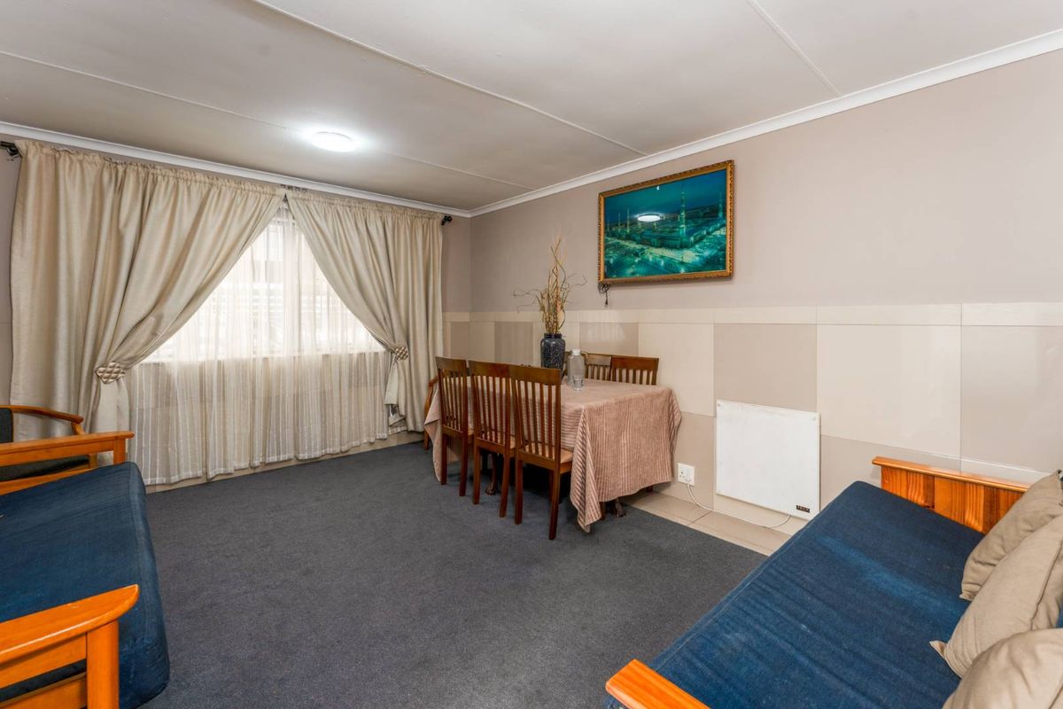 Neat 3-Bedroom Residence Designed for Modern Family Life - Photo 4