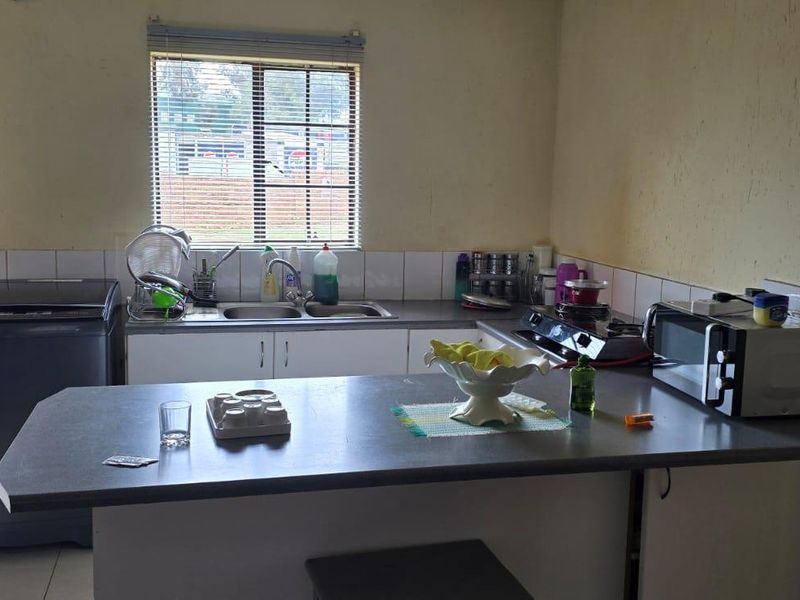 2 Bedroom Townhouse in Chloorkop - Photo 7