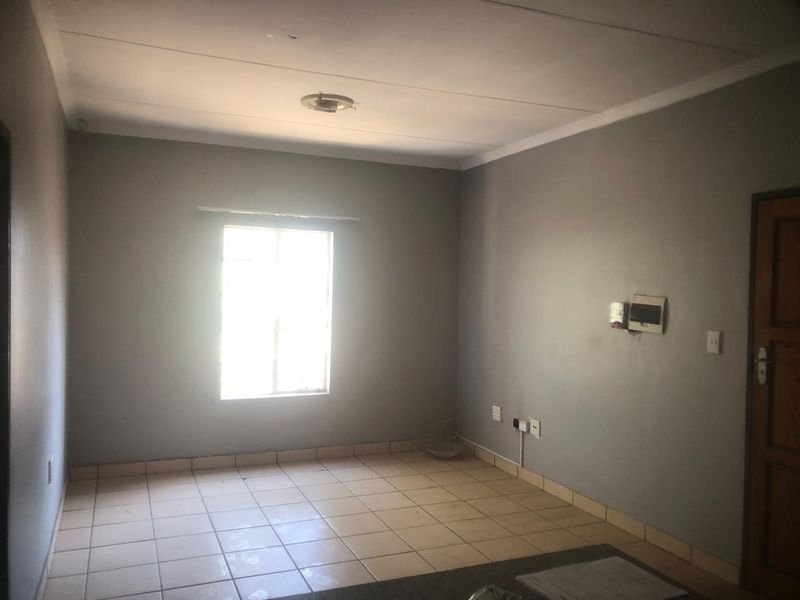 1-Bedroom Bargain: Prime Location & Covered Parking!" - Photo 4