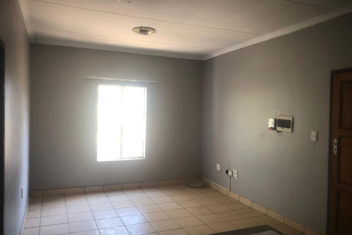 1-Bedroom Bargain: Prime Location & Covered Parking!" - Photo 4