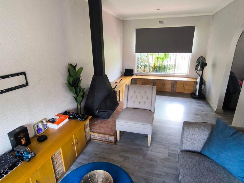 Energy-Efficient Living: Solar-Powered Comfort & Charm! - Photo 10