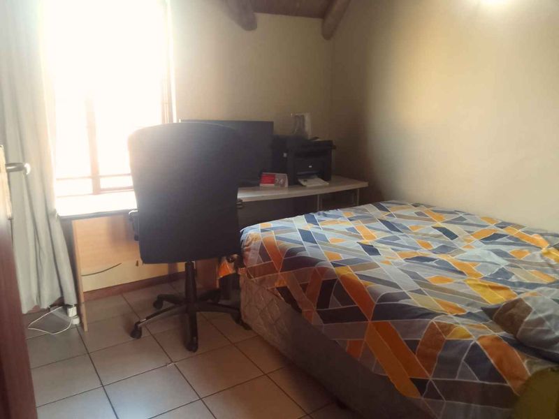 Enjoy peace of mind with 24-hour security - Photo 10