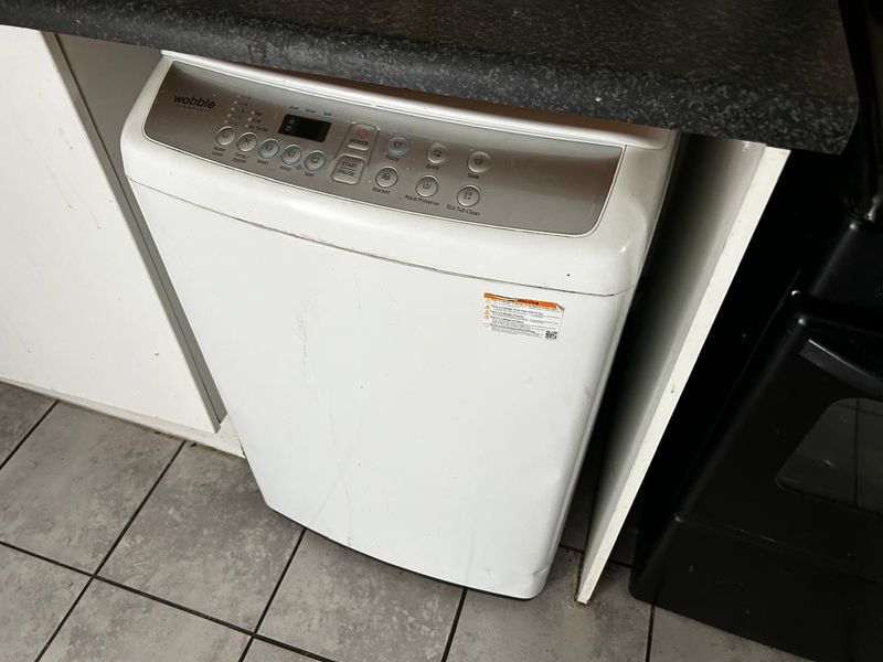 Two bedroom upstairs unit - Photo 5