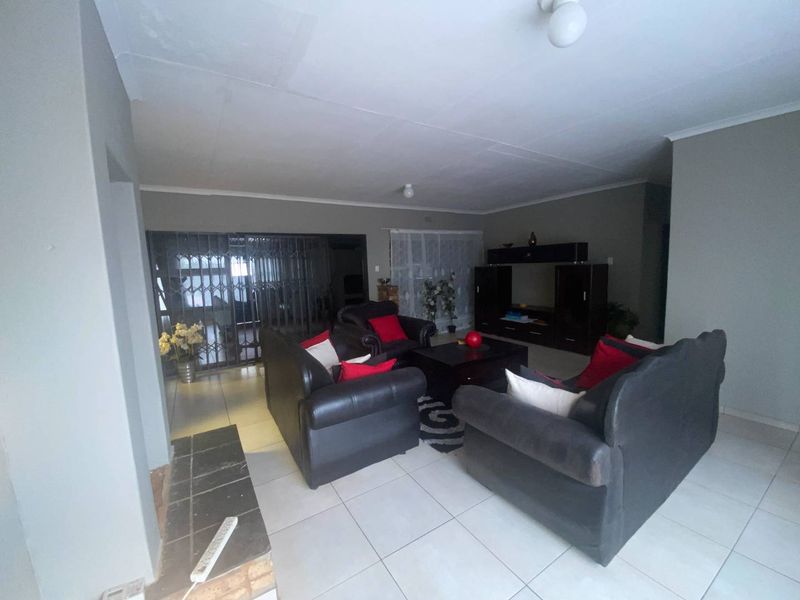 Modern 3-Bedroom Home with Flatlet for Sale - Photo 7