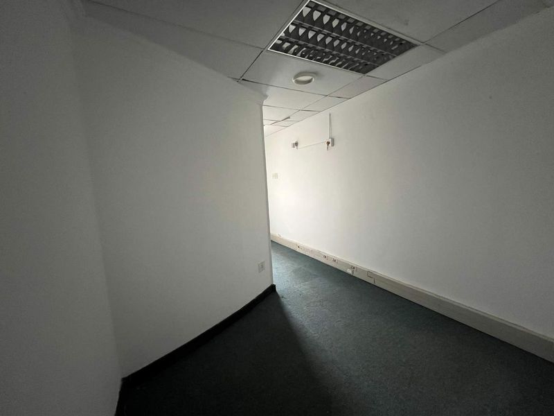 Functional Corporate Office Space - Photo 7