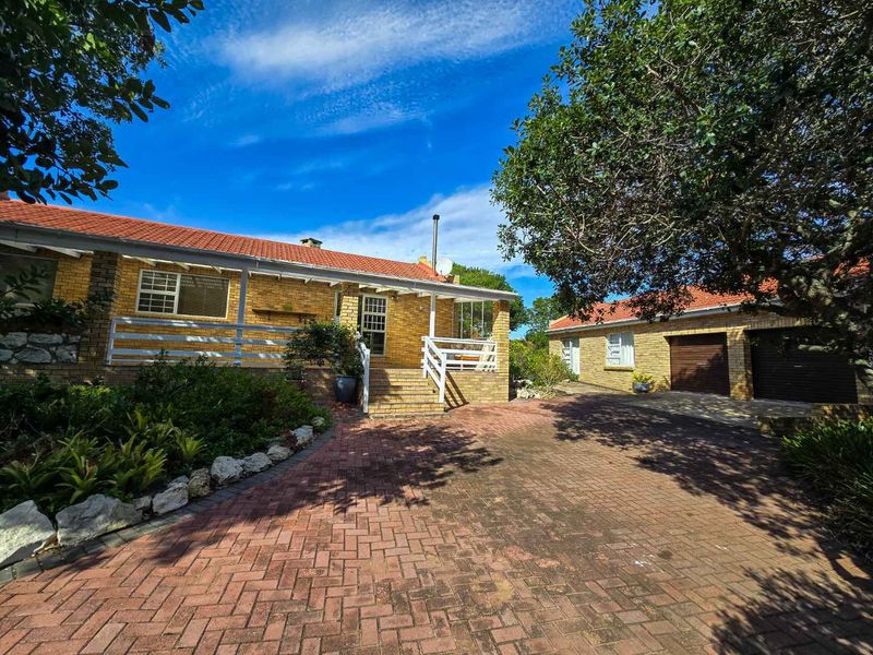 Neat property for sale in Stilbaai-Wes. - Photo 2