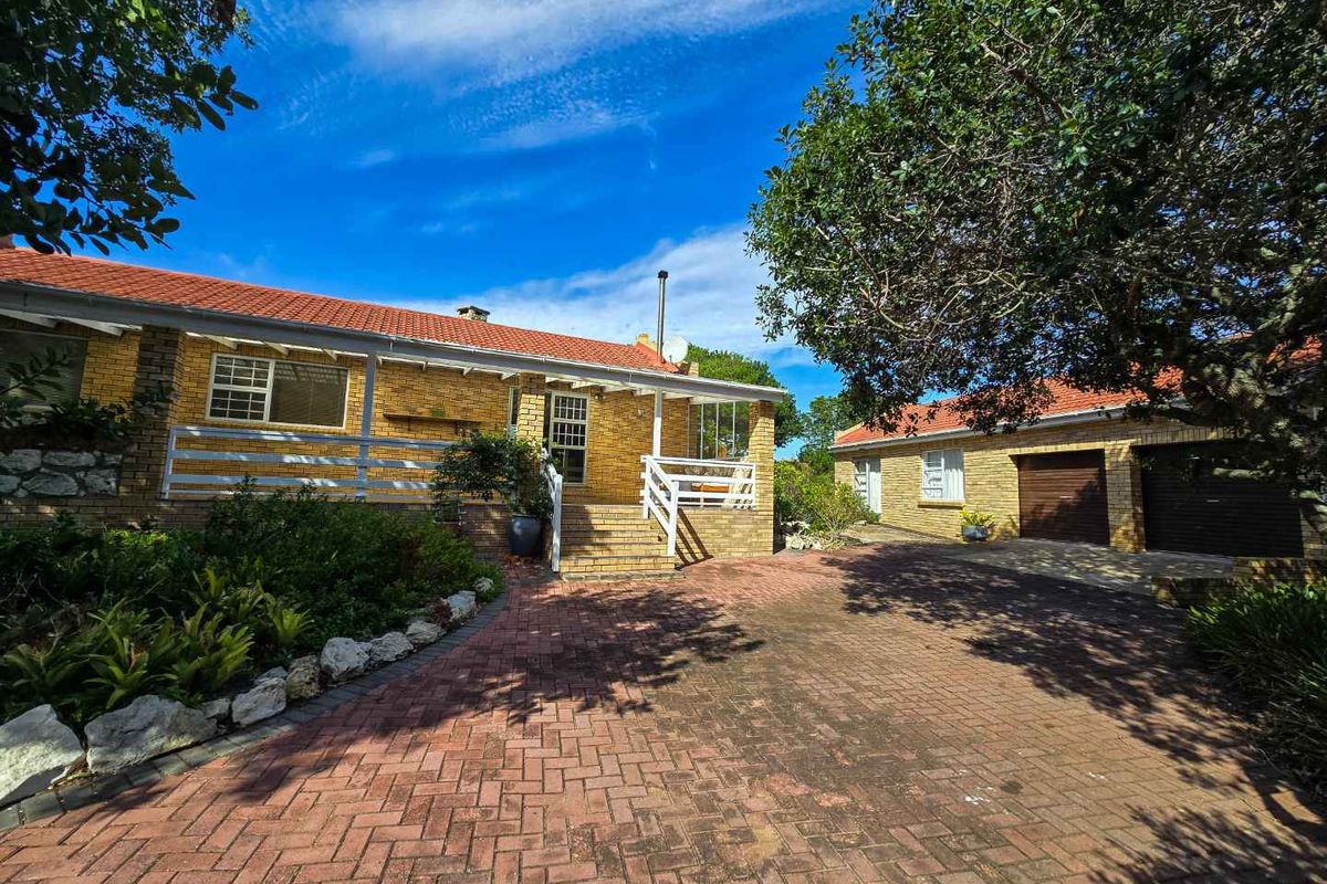 Neat property for sale in Stilbaai-Wes. - Photo 2