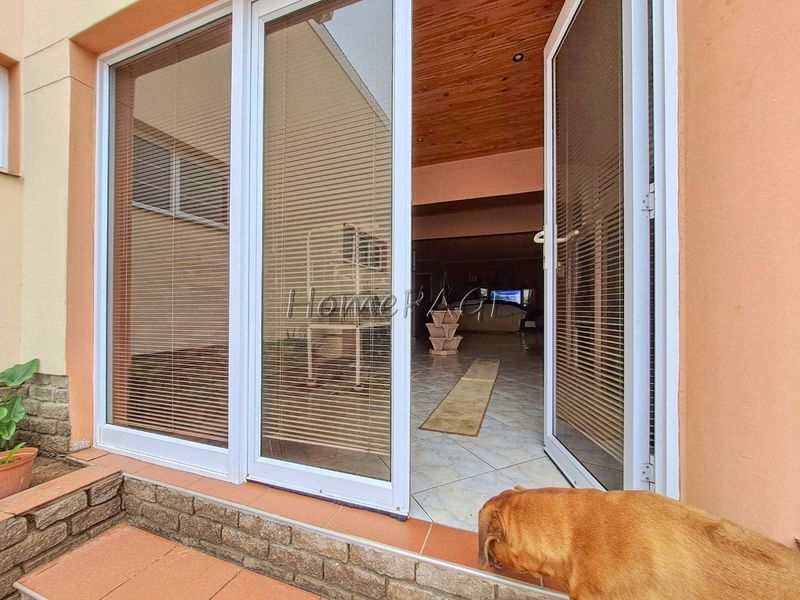 Central Walvis Bay:  Spacious 3 Bedr Home with 2 Bedr Flat is for Sale - Photo 5