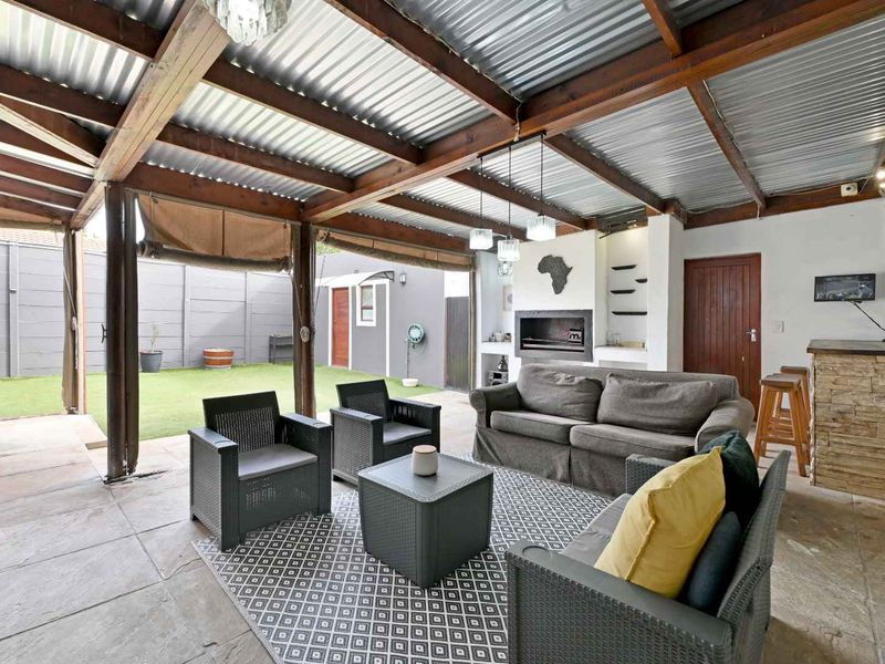 Charming Family Home with Entertainment Area & Separate Studio Apartment - Photo 2