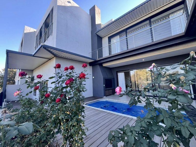 An Exclusive Address for the Discerning Tenant - Photo 1