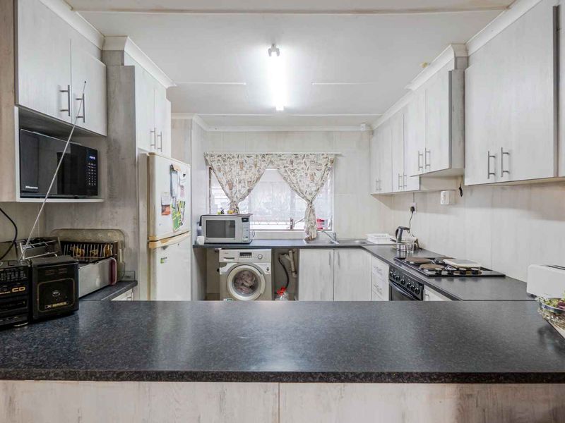 Level land pet friendly simplex - Photo 4