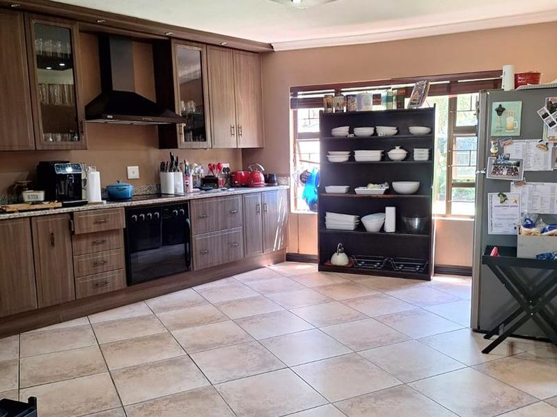 4 Bedroom Family Home To Rent Melodie Hartbeespoort - Photo 5