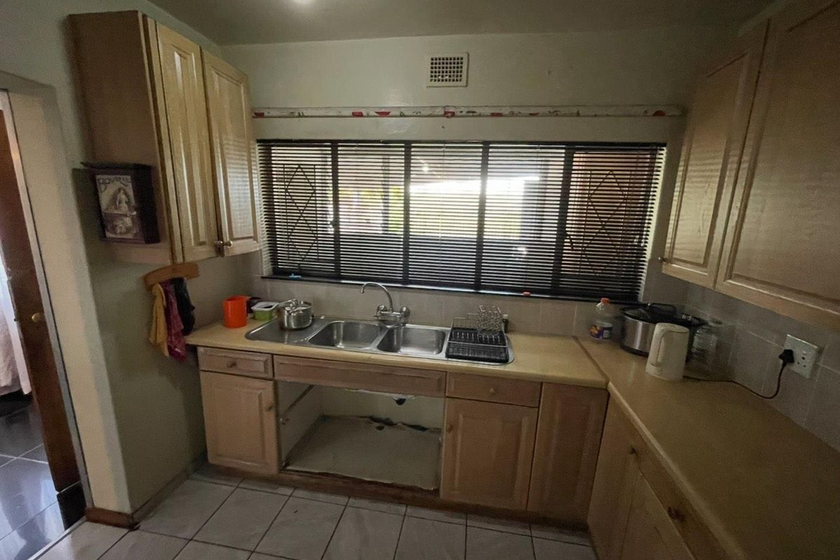 Charming 3-Bedroom Apartment in a Secure Complex - Photo 3