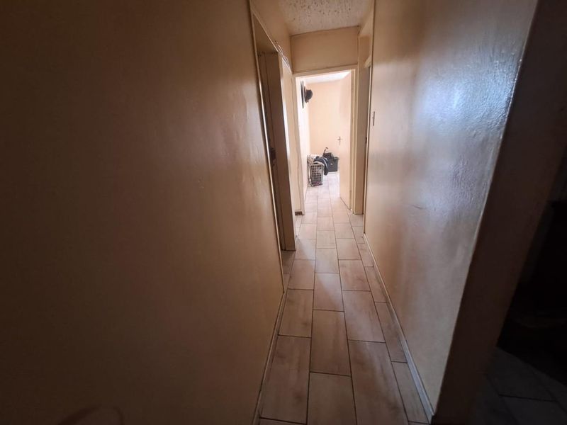 2 Bedroom Flat for sale - Photo 4