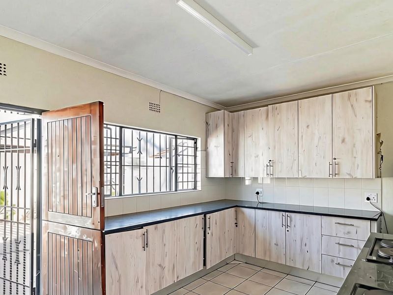 Prime Student Investment Property – Westdene – Close to UJ, Comes with Tanents - Photo 6