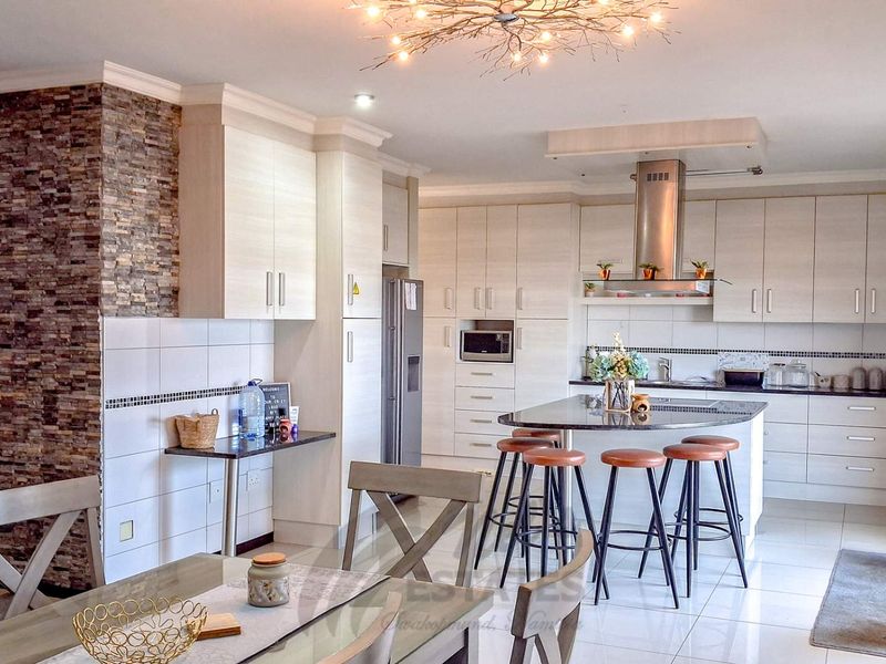 Penthouse For Sale in Central Vineta, Swakopmund - Photo 2