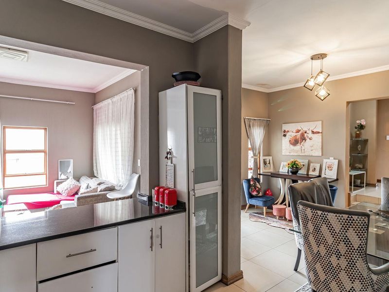 Spacious, Stylish & Designed for Living – Your Dream Home Awaits - Photo 3