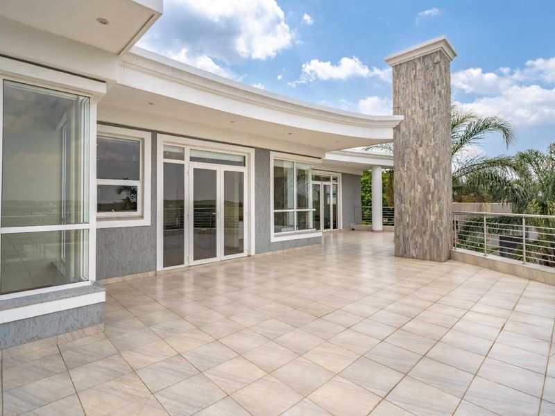 Rare 6-Bedroom Ambassadorial Residence with breathtaking views - Photo 7