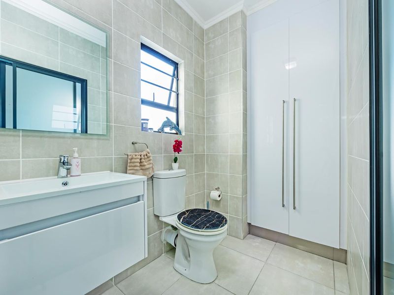 Ground-Floor 3 Bedroom Apartment in De Zicht Lifestyle Estate | Modern Living in a Secure Lifestyle Estate - Photo 9