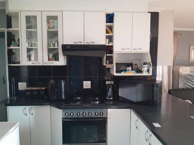 Beautiful face-brick 3-bedroom Home - Photo 5