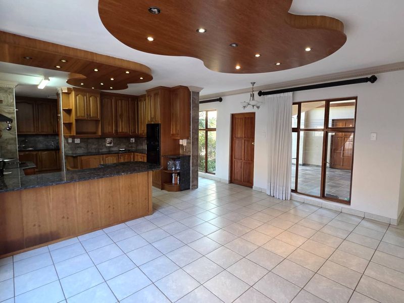 Entertainers Dream 4 Bedroom 5 Bathroom Home - Photo 5