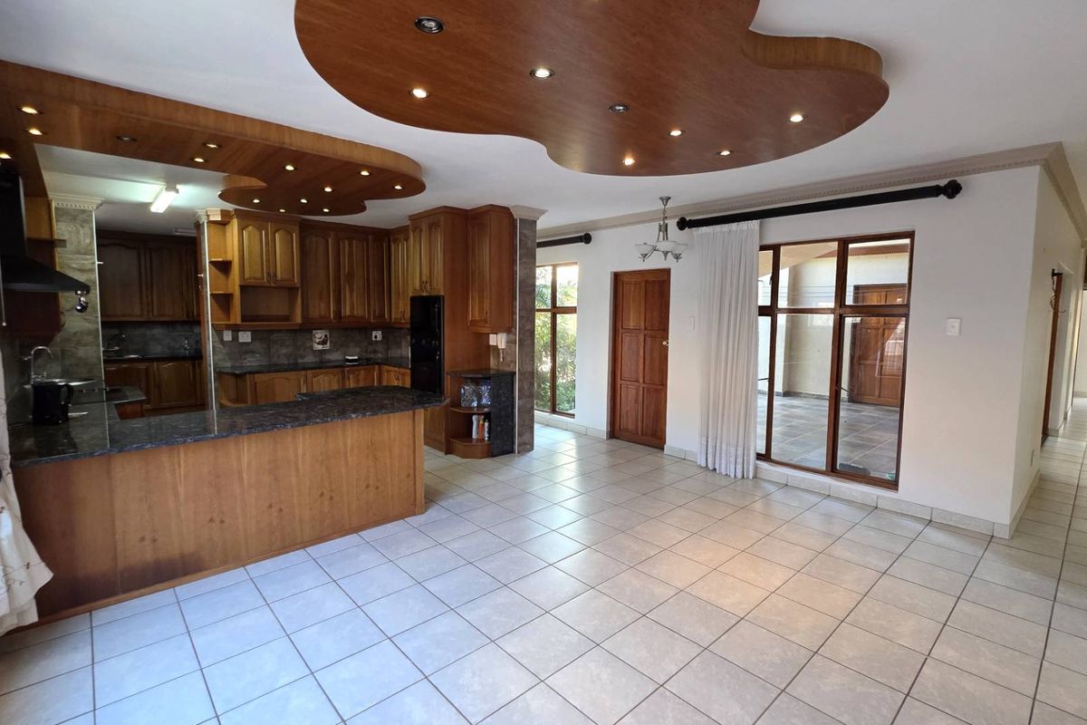 Entertainers Dream 4 Bedroom 5 Bathroom Home - Photo 5