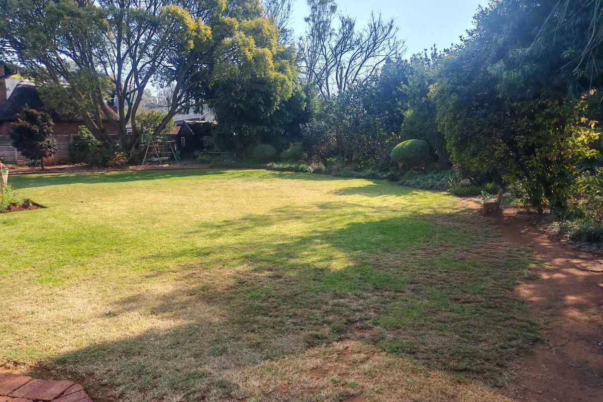 EXCLUSIVE MANDATE - LOVELY FAMILY HOME - CLOSE TO SCHOOLS - Photo 2