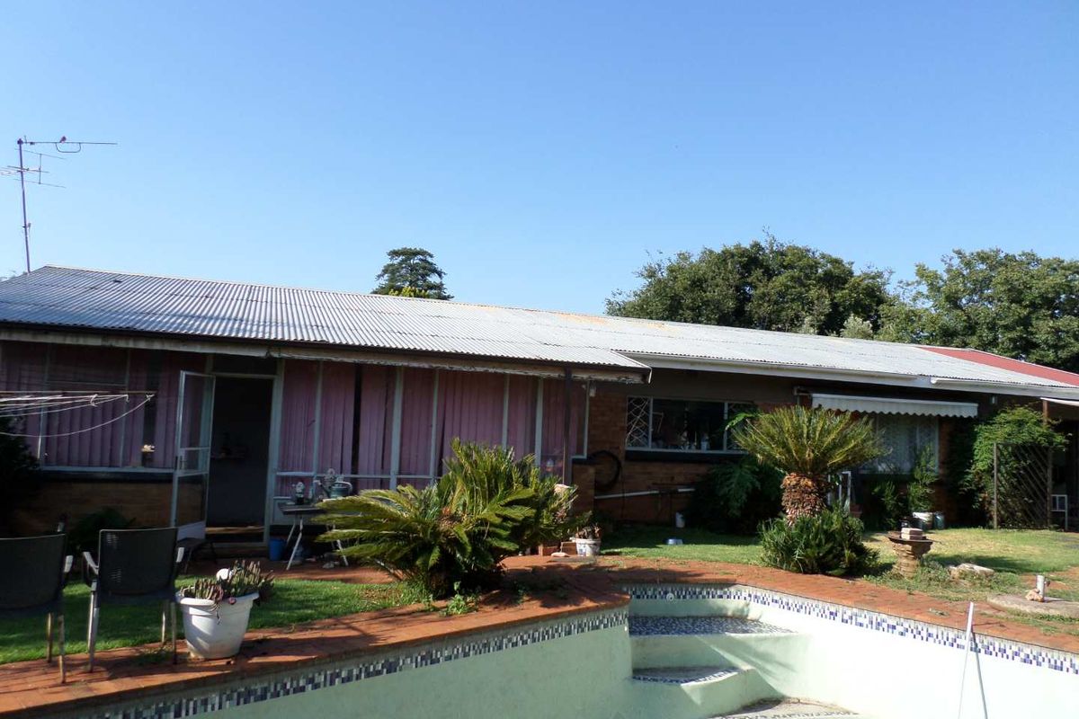 Spacious family home in secure estate. - Photo 4