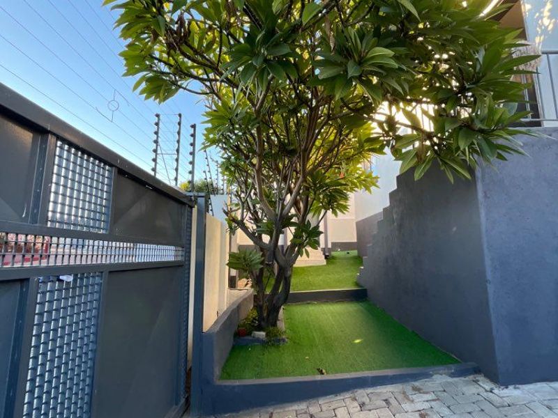 Guest house for sale🏡 🏡 Dorado Park 📍 💰 Selling Price: N$3.2 Million cost exclusive 💥 erf size 392 square meters  (Includes all furniture and fittings) Pro - Photo 2