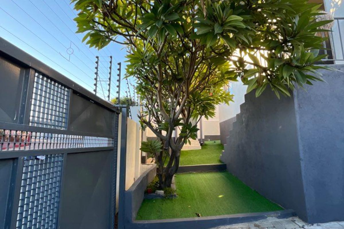 Guest house for sale🏡 🏡 Dorado Park 📍 💰 Selling Price: N$3.2 Million cost exclusive 💥 erf size 392 square meters  (Includes all furniture and fittings) Pro - Photo 2