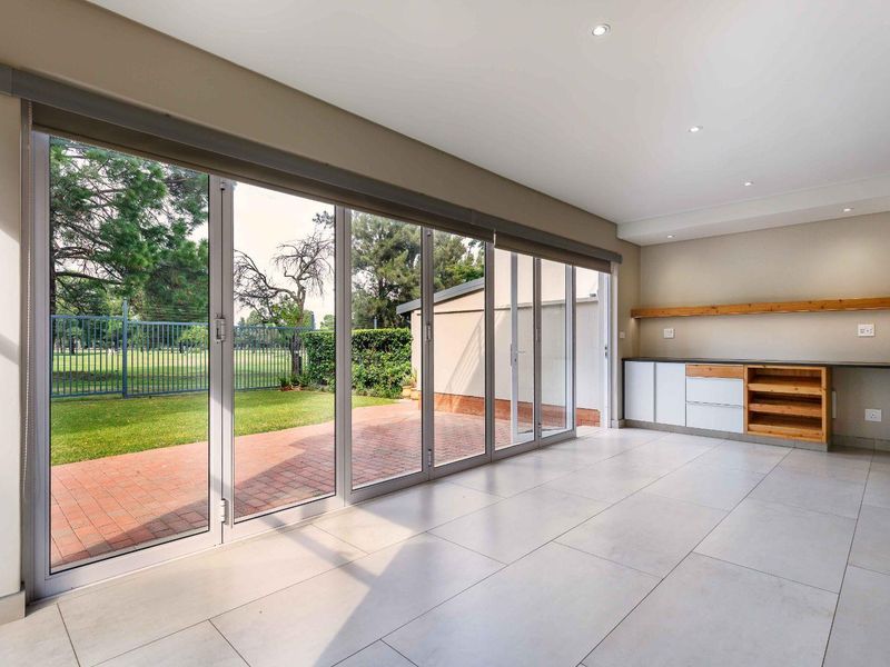 Large corner home in the popular Taemane Golf View Estate - Moreleta Park - Photo 5