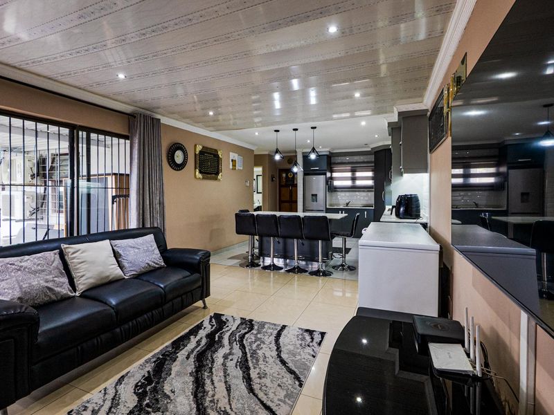 Modern pet friendly simplex - Photo 5