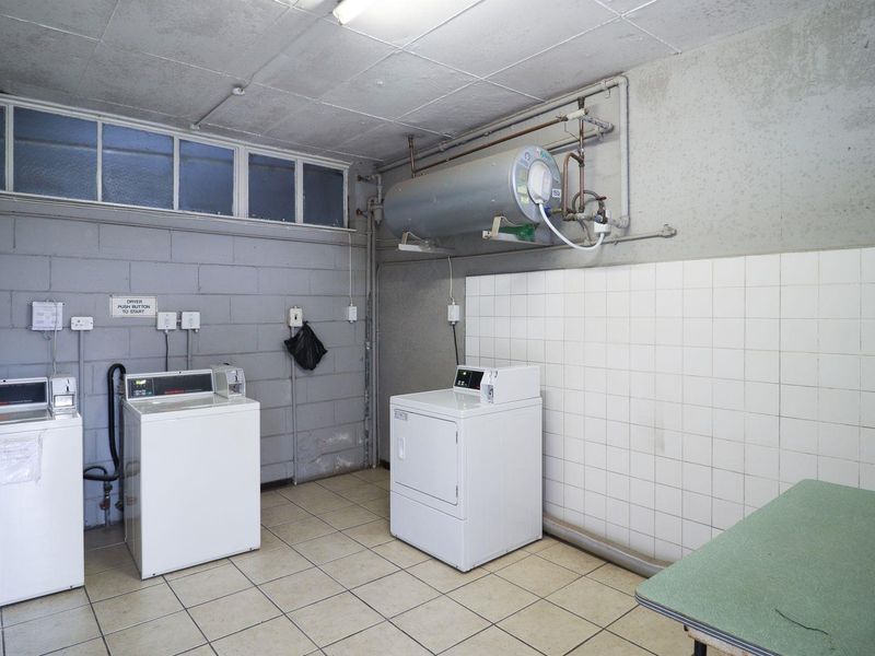 Refurbished 3 bed, 2 bath apartment - Photo 4