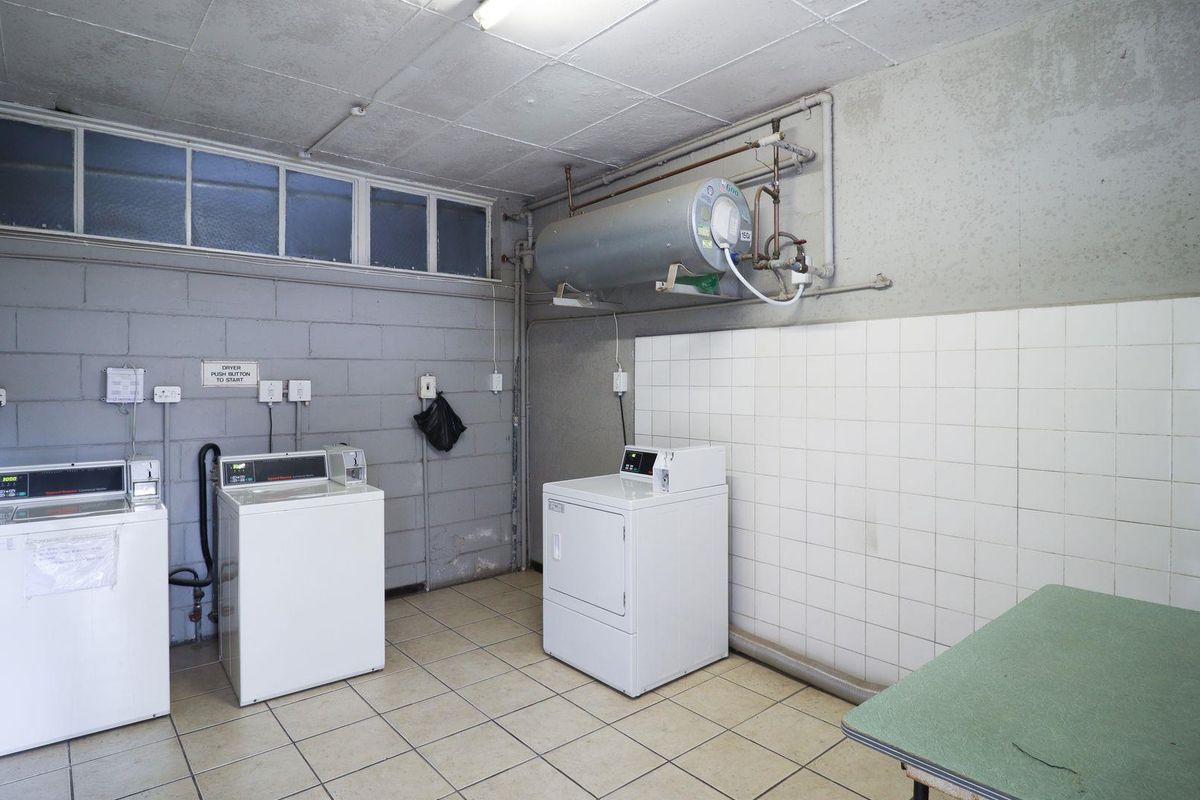 Refurbished 3 bed, 2 bath apartment - Photo 4