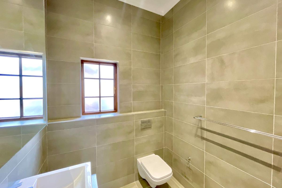 **NEW DEVELOPMENT - 3 Bedroom Townhouses in The Village, Waterlake Farm Estate and Stables – Where Nature Meets Luxury** - Photo 5