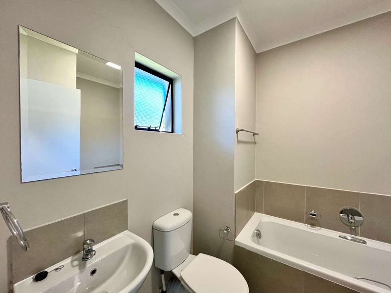 Stylish 2-Bedroom Apartment with Private Garden in Waterfall - Photo 10