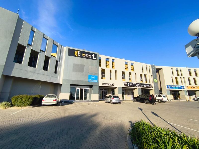 429m2 Showroom / Retail Space to Let in Midrand - Photo 3