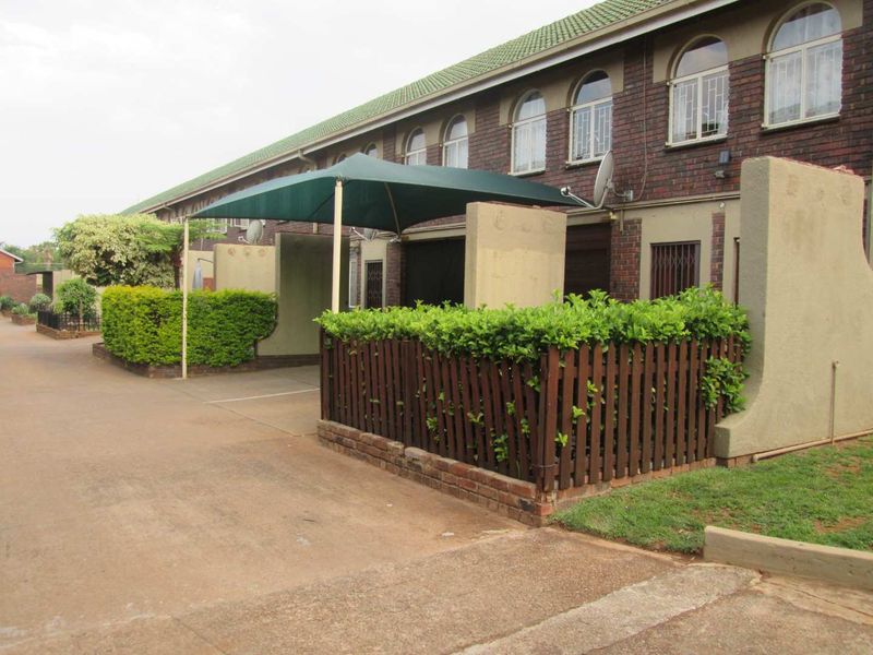 VERY BEAUTIFUL, NEAT AND CLEAN [3] BEDROOMS DUPLEX FOR SALE IN PRETORIA NORTH  [ BARGAIN ] - Photo 4