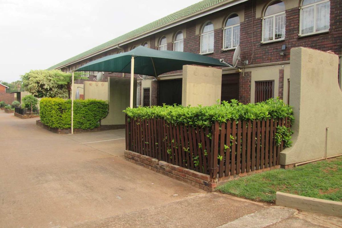 VERY BEAUTIFUL, NEAT AND CLEAN [3] BEDROOMS DUPLEX FOR SALE IN PRETORIA NORTH  [ BARGAIN ] - Photo 4