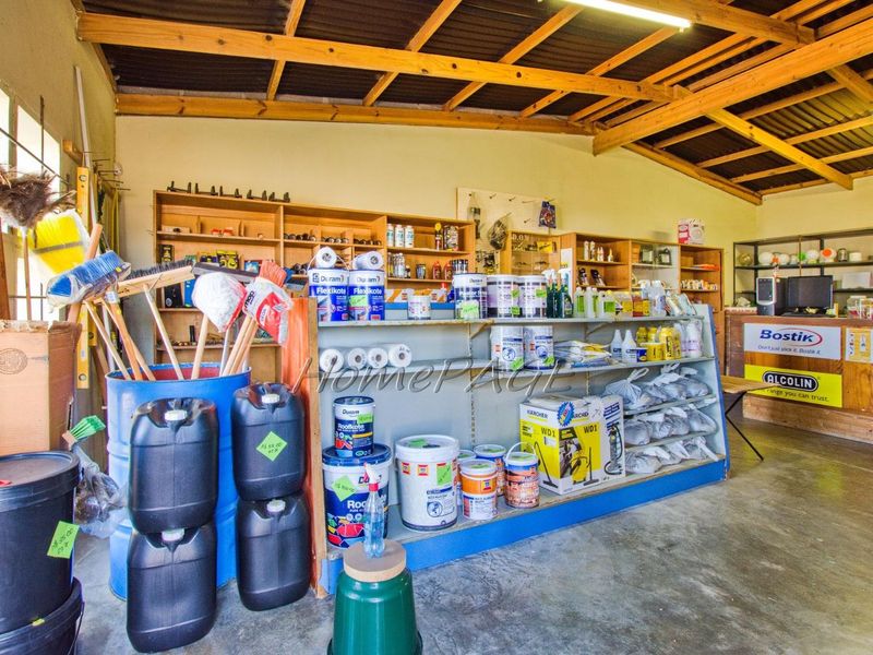 Light Industrial Area, Henties Bay:  Warehouse/Workshop with Flat is for Sale - Photo 5