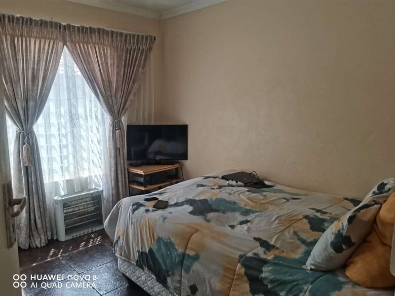 "Charming 3-Bedroom Home with Backup Power Awaits You!" - Photo 10