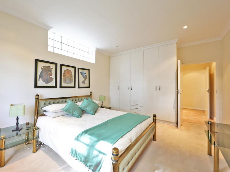 5 BEDROOM ARCHITECTURAL DREAM HOME IN PLATTEKLOOF - Photo 6