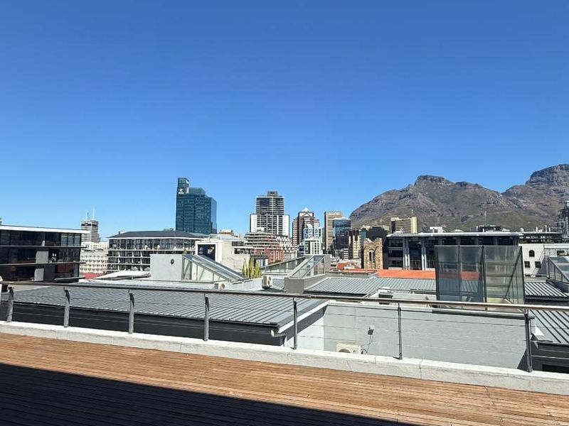 Plug and play furnished office with stunning views to let in Green Point - Photo 9
