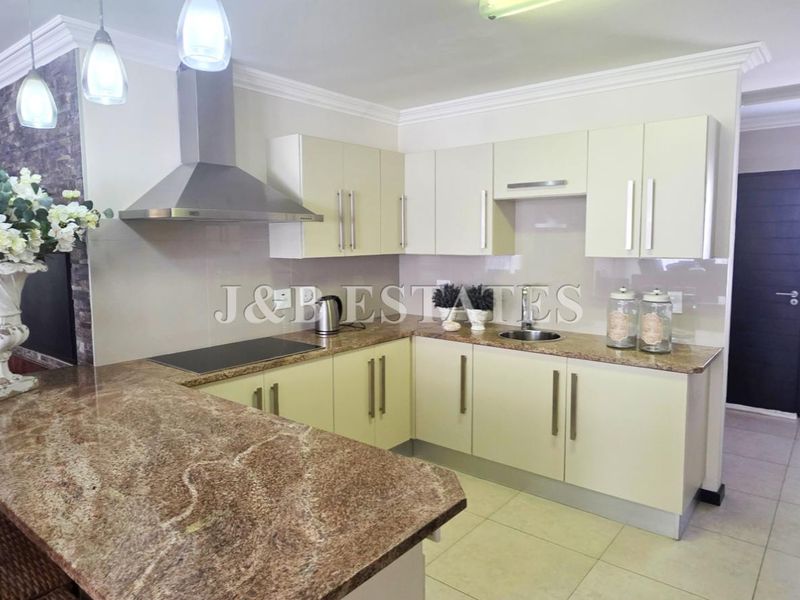 Upmarket 3-Bedroom House In Prime Area - Photo 4