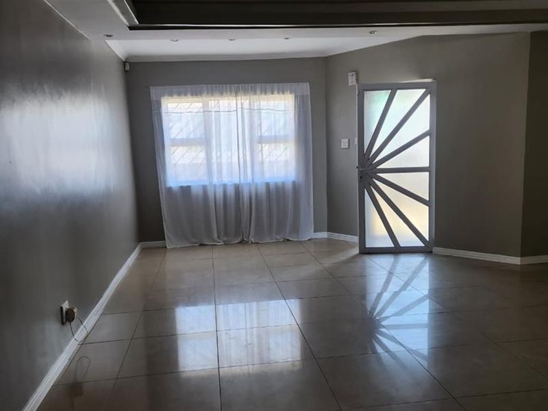 Spacious 2-bedroom house - Photo 3